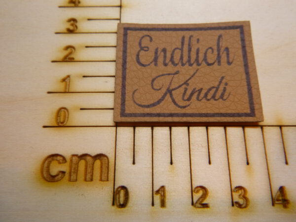 Kunstlederlabel "Endlich Kindi"