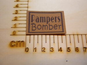 Kunstlederlabel "Pampers Bomber"