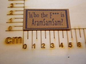 Kunstlederlabel "Who the F*** is AramSamSam?"