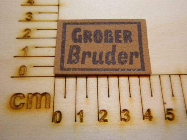 Kunstlederlabel "Großer Bruder"