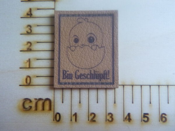 Kunstlederlabel "Küken/Bin Geschlüpft"