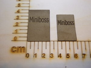 Nahtlabel "MiniBoss"